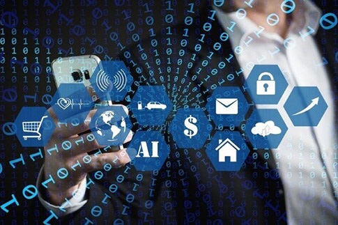 Chuyển đổi số là ứng dụng công nghệ vào đời sống, thay đổi tư duy về quản lý và phát triển tổ chức.